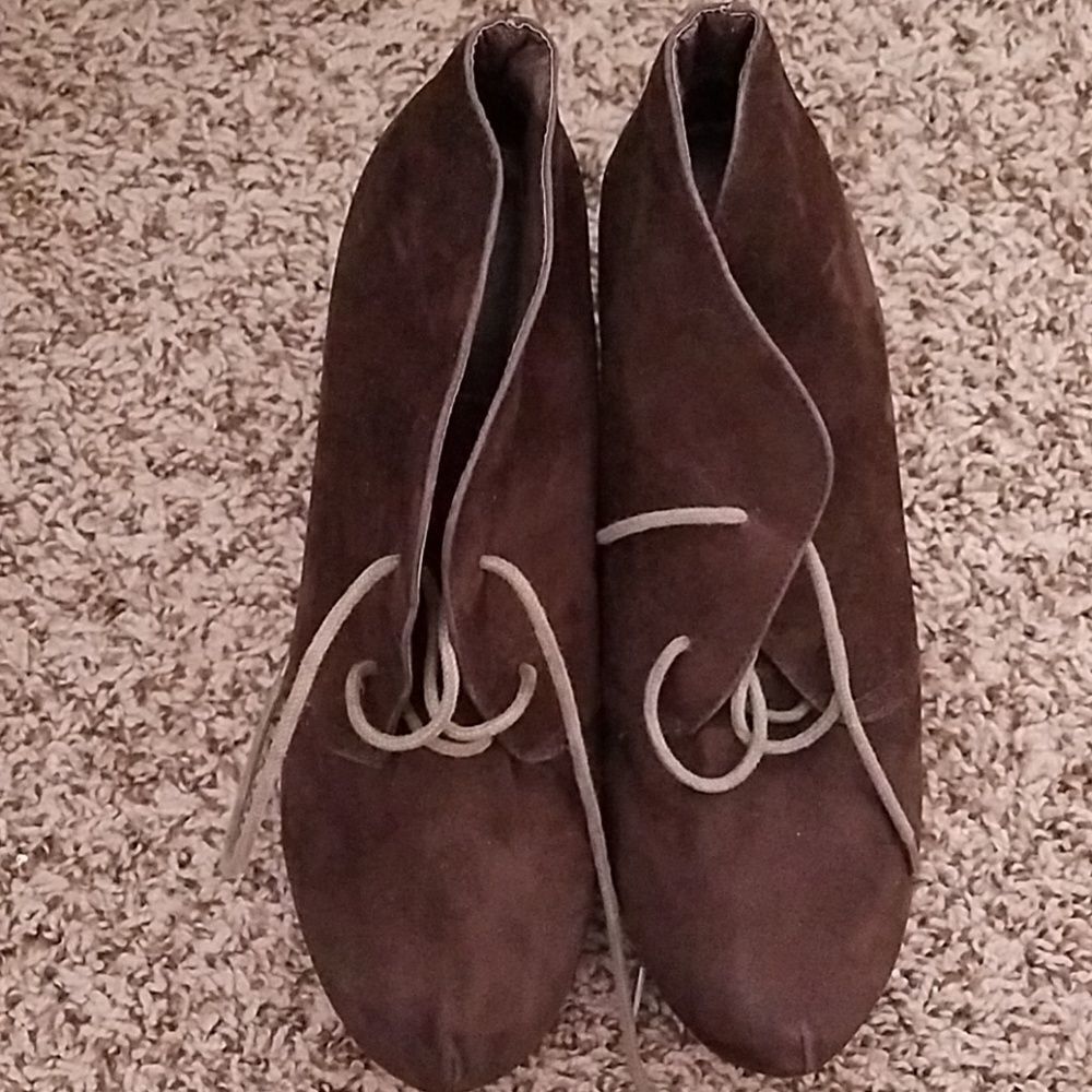 Bamboo Brown Carmela Faux Suede Wedge Heel Shoes Women’s Size 9